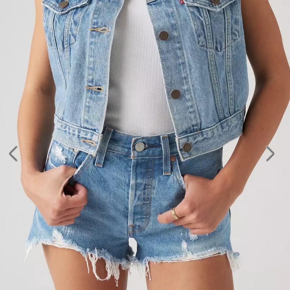 NWOT Levi's Light Blue Distressed Jean Shorts - Picture 6 of 7